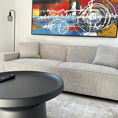 Aurora Downtown Living شقة