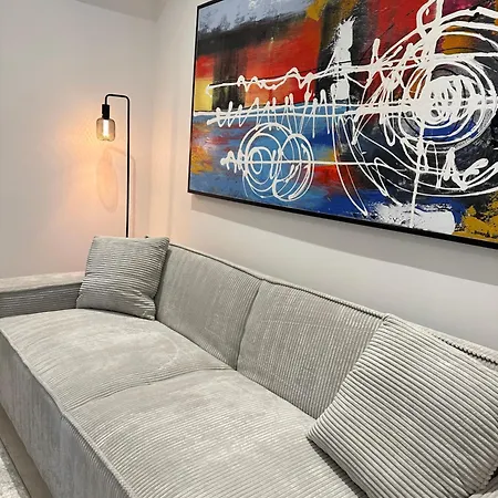 Aurora Downtown Living Apartment