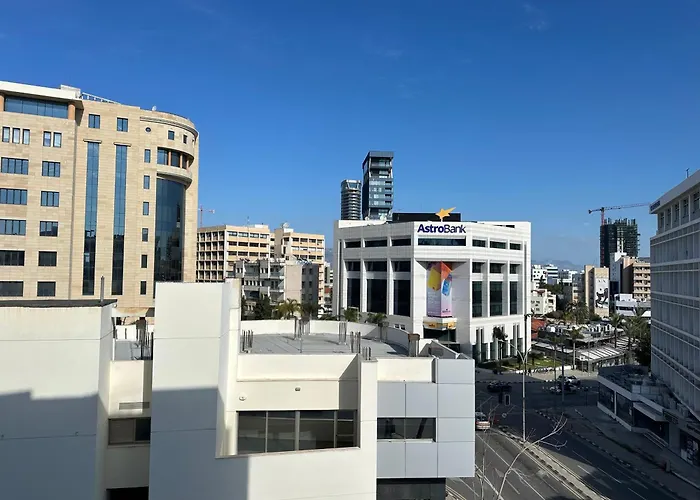 Aurora Downtown Living 公寓 *