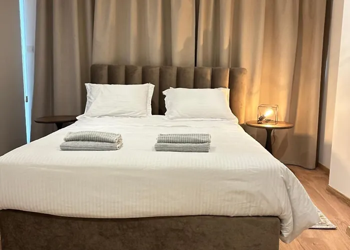 公寓 Aurora Downtown Living *