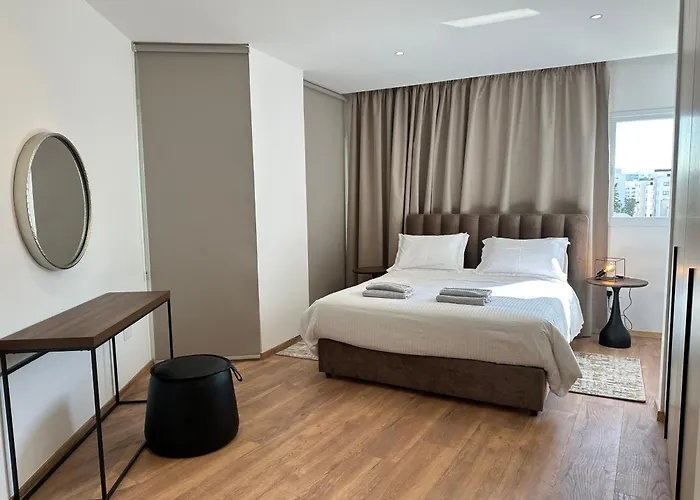 Aurora Downtown Living Apartment