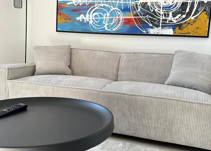 Aurora Downtown Living Apartment